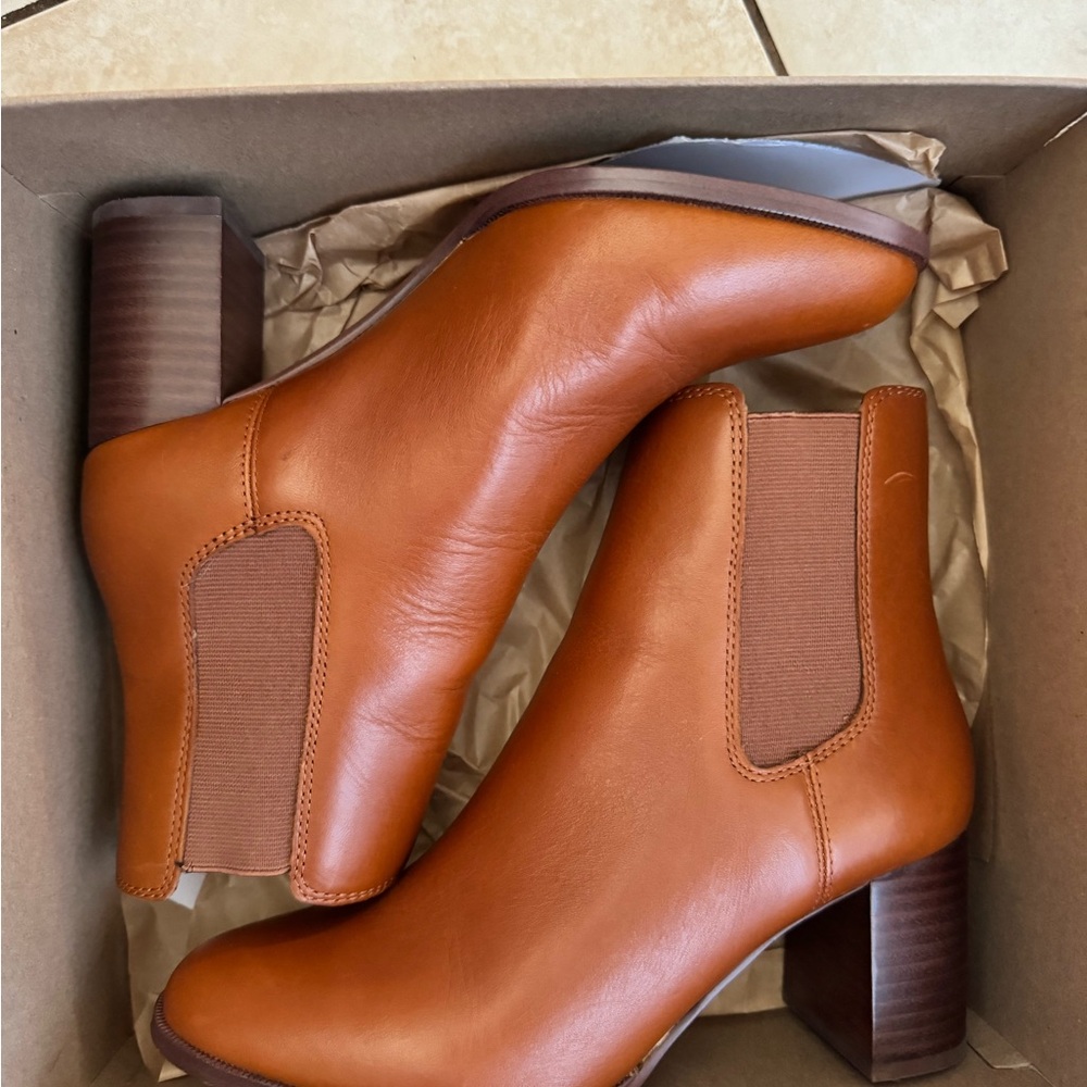 Madewell The Laura Chelsea Boot